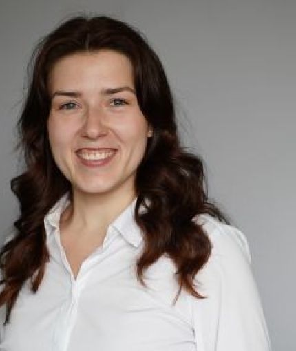 Young woman, in her 20s, portrait