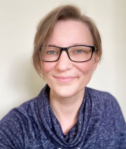 Headshot of Sophie Stone